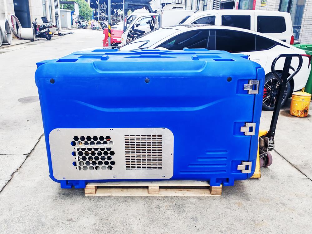 Robust, relocatable box body designed for daily fleet service.